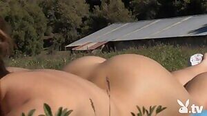 Jaclyn Swedburg's bum and mountains
