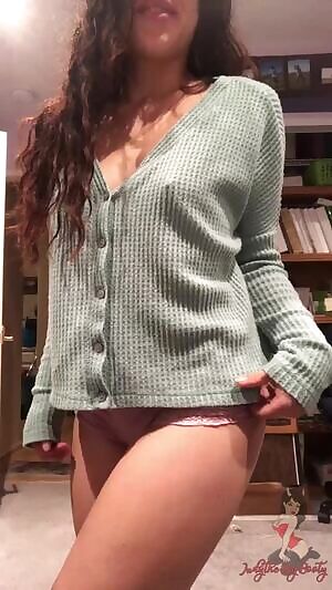 Hard nips and booty shorts 🍌