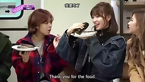 Momo VS big fat rice roll