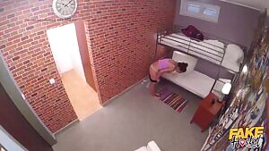 Hostel Bathroom - Steve Qute, Therese Bizarre