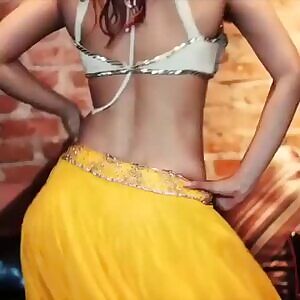 Heena’s seductive moves