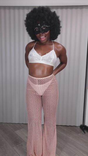 Ebony Exhibitionist Amateur Ass Edging Strip