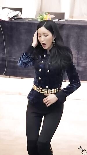 Gugudan - Hana