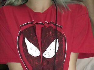 A quick titty drop between matches 😜🎮