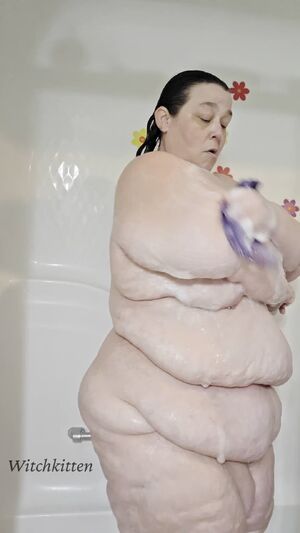 Girls Showering BBW OnlyFans SSBBW Shower