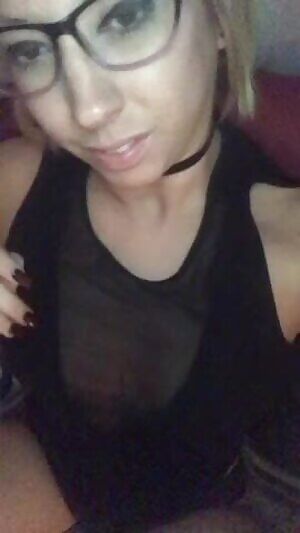 It is a RARE occasion for me to show my face on Reddit, but kitty just wants to play 😼🌹