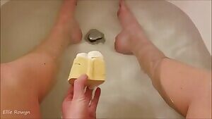 Playing with my pussy in the bath