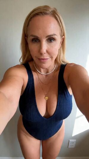 Titty Flexing 19honeysuckle 24/7 Ass Babe