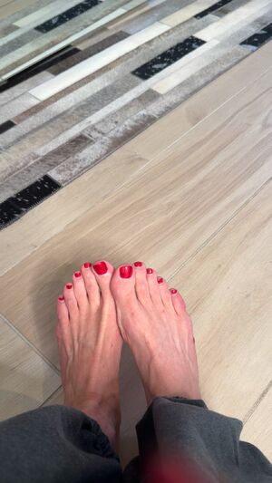 Mom Feet Foot Fetish MILF Nails