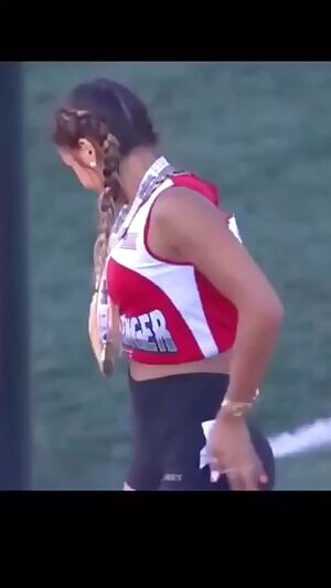 Maarebeaar looking sexy at the youtube challenger games