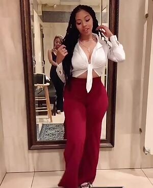 Sexy ass twirl 😍🌪