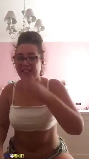 Latinas twerking on periscope