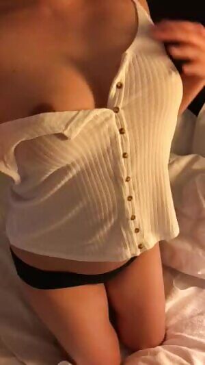 Who’s in the 6ix and wants to blow their load on my tits at oasis tonight? Dead serious