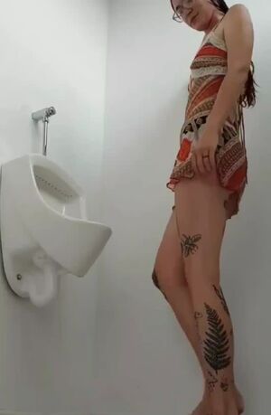 Urinal Girls Cute Pee Teen