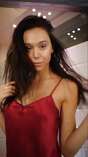 Alexis Ren