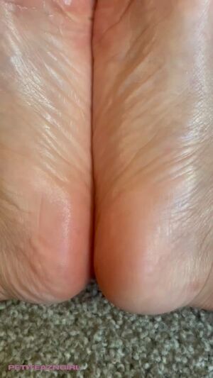 Asian Feet Foot Oil Soles Toes