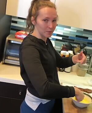 Jess Scrambling Eggs, and Her Ass