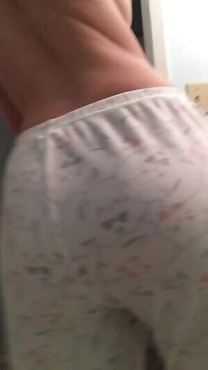 Yes, my pyjama pants have cats on them 🐱