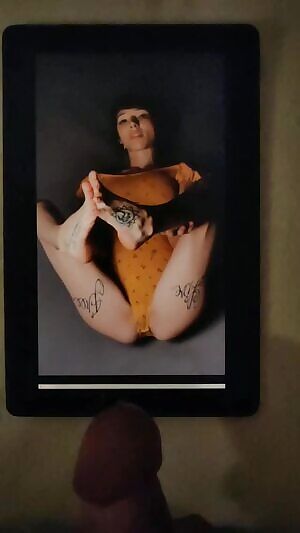 Getting more and more in to feet. Especially /u/bella_rivers '! Experimenting with the slow-mo.