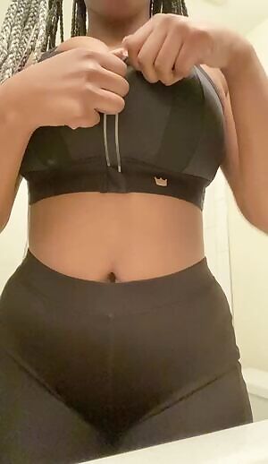 thank god for front zipper sports bras 🙌🏾