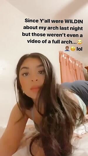 She heard about us going crazy about her arch 👀