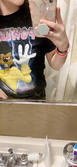 loove playing with my boobs 😋