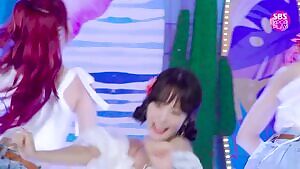 WJSN - Luda cute smol shoulders and back