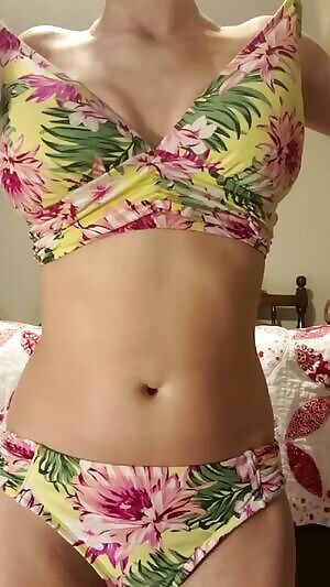 Trying out a titty drop 🧡 who here is a an?