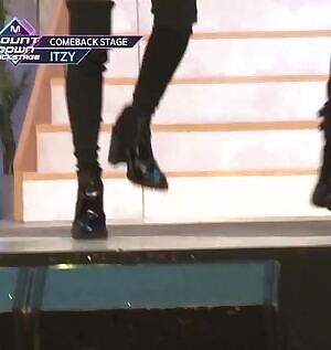 ITZY - Ryujin & Chaeryeong