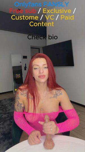 Gaping Brunette Dildo Pornstar Pussy