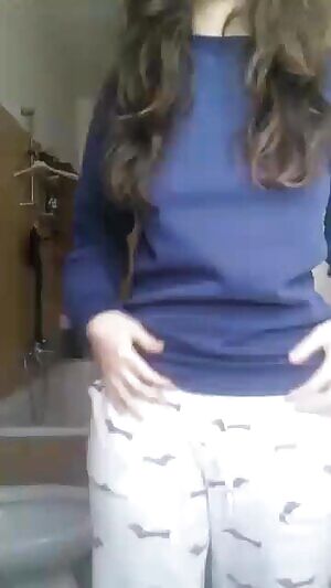 Teen Reveal Big Breast