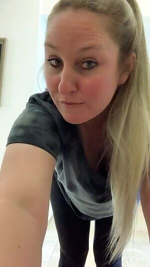 Had to put my clothes back on so I can pick the kids up... but I thought I’d show you some ass-tastic spanking before heading out the door 😉