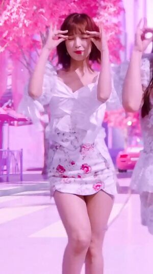 Oh My Girl - Arin & Binnie