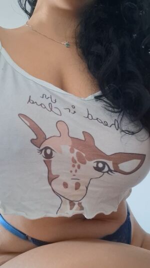 (Reveal) The giraffe likes to show off