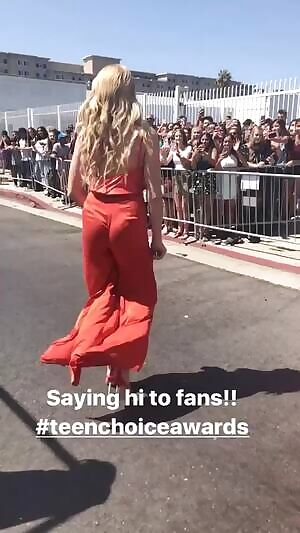 Peyton List meeting fans