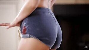 Riley Reid Butt tease