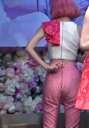 Fromis_9 - Nakyung tight ass