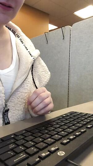 It’s a quiet day in the office...well, not for me 😜