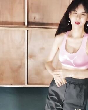 Hyuna cleavage