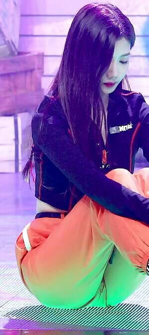 Cherry Bullet - Yuju's Cameltoe