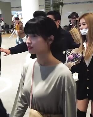 Twice - Momo