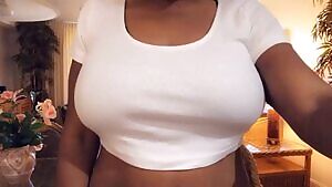 Vacation titty drop 😋😚