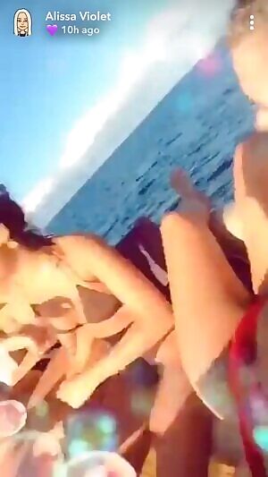 Alissa Violet is inviting you to cum for her