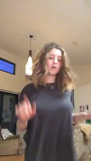 Cute and Busty Highlight: Carolines Dead / Insta: carolines.dead