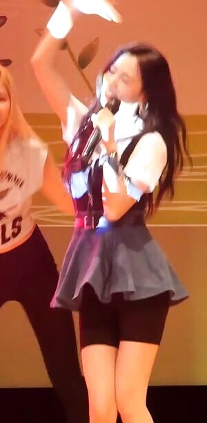 Cherry Bullet - Jiwon's Cameltoe