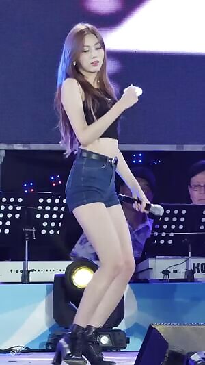 CLC - Eunbin and her jean short shorts