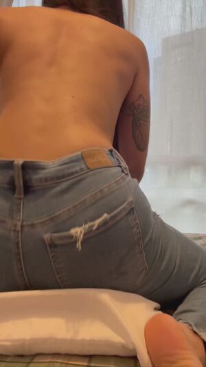 Booty in Jeans Amateur Dry Hump