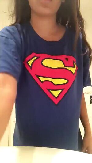 NSFW_GIF - Supergirl gets of her clothes