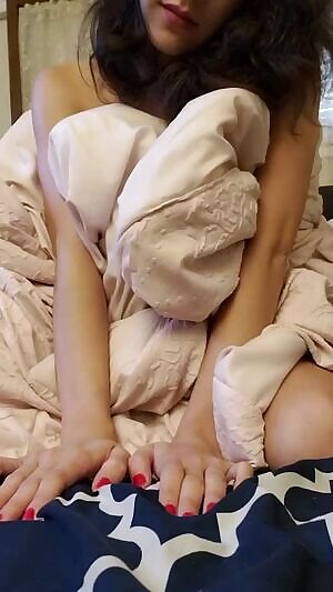 ☀ Do I want to get out of bed today? NOPE. Let's get off this morning. 💋