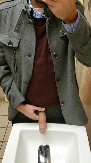 Pit stop on the way to work 💦